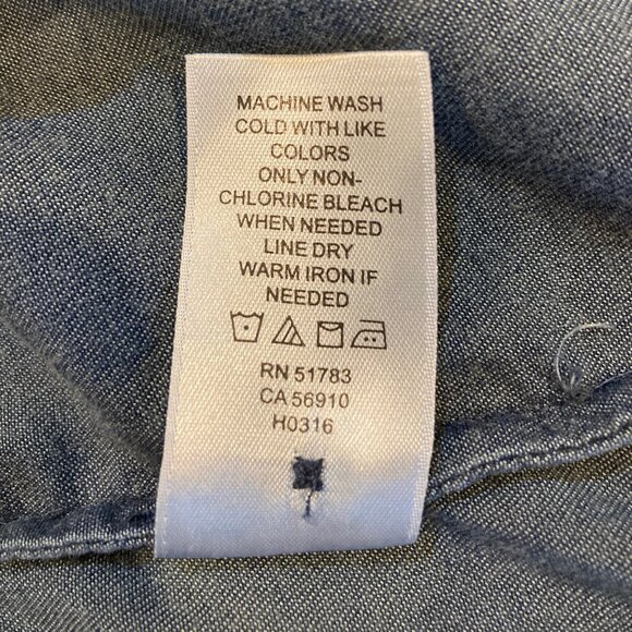 Maurices Long Sleeved Button Down Blue Chambray shirt for Women Size 1 EUC! - Picture 5 of 6